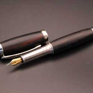 Fyldepen i Ibenholt med Rhodium dele