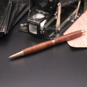 Stiftblyant i mørk mahogni med dele i rosa guld