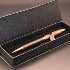 Æske i karton med silkebånd